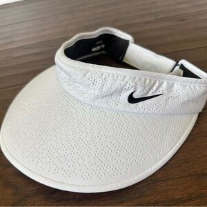 NWOT Nike Perforated White Sports Visor Nike Golf